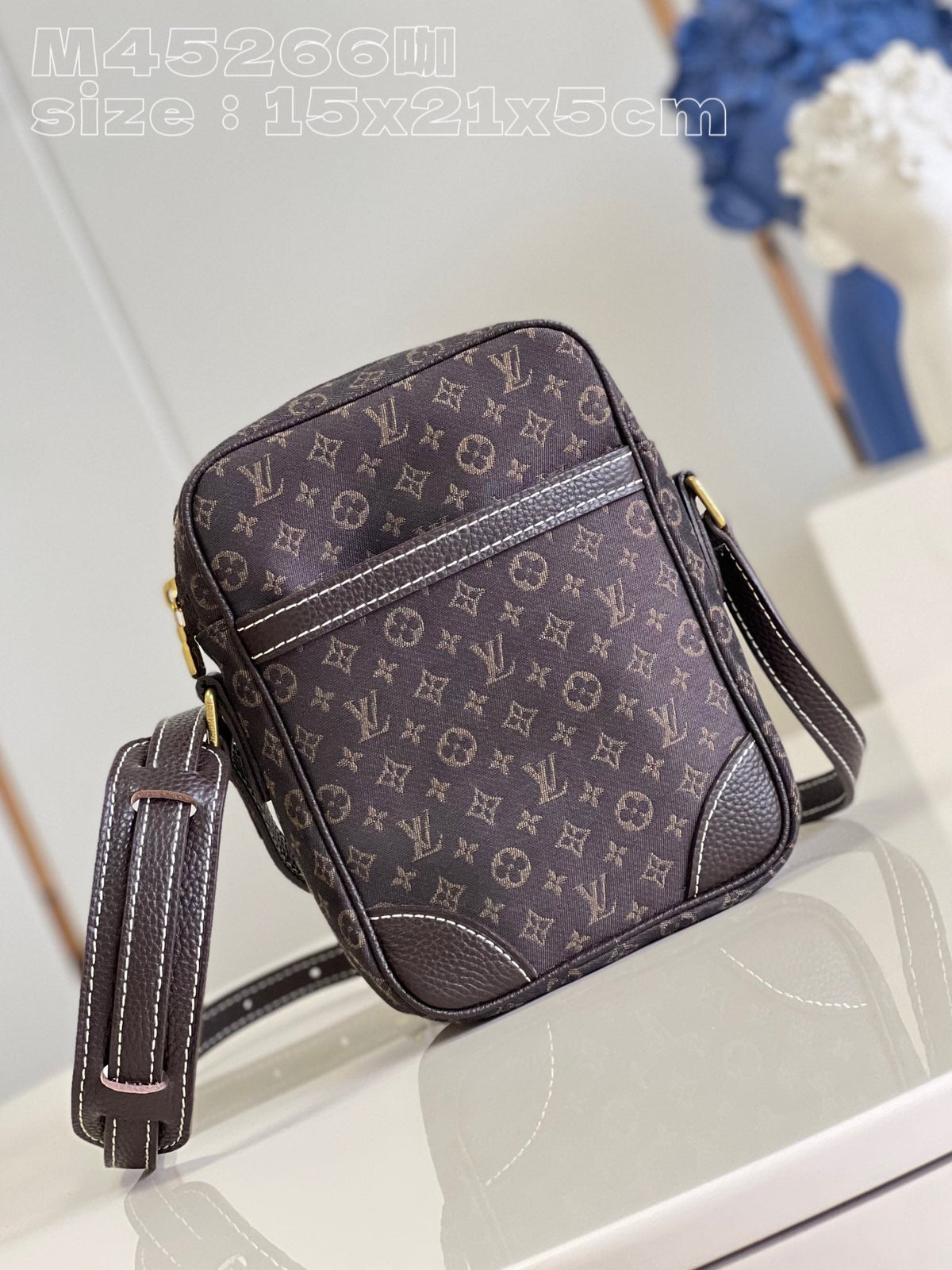 2023 Luxury VL Crossbody bag